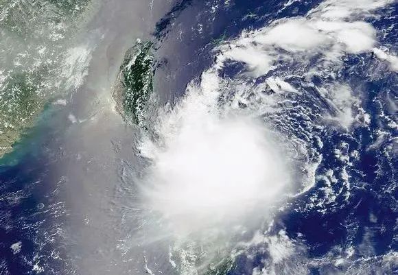 臺(tái)風(fēng)“潭美”來襲！東部和南部海域有大風(fēng)...